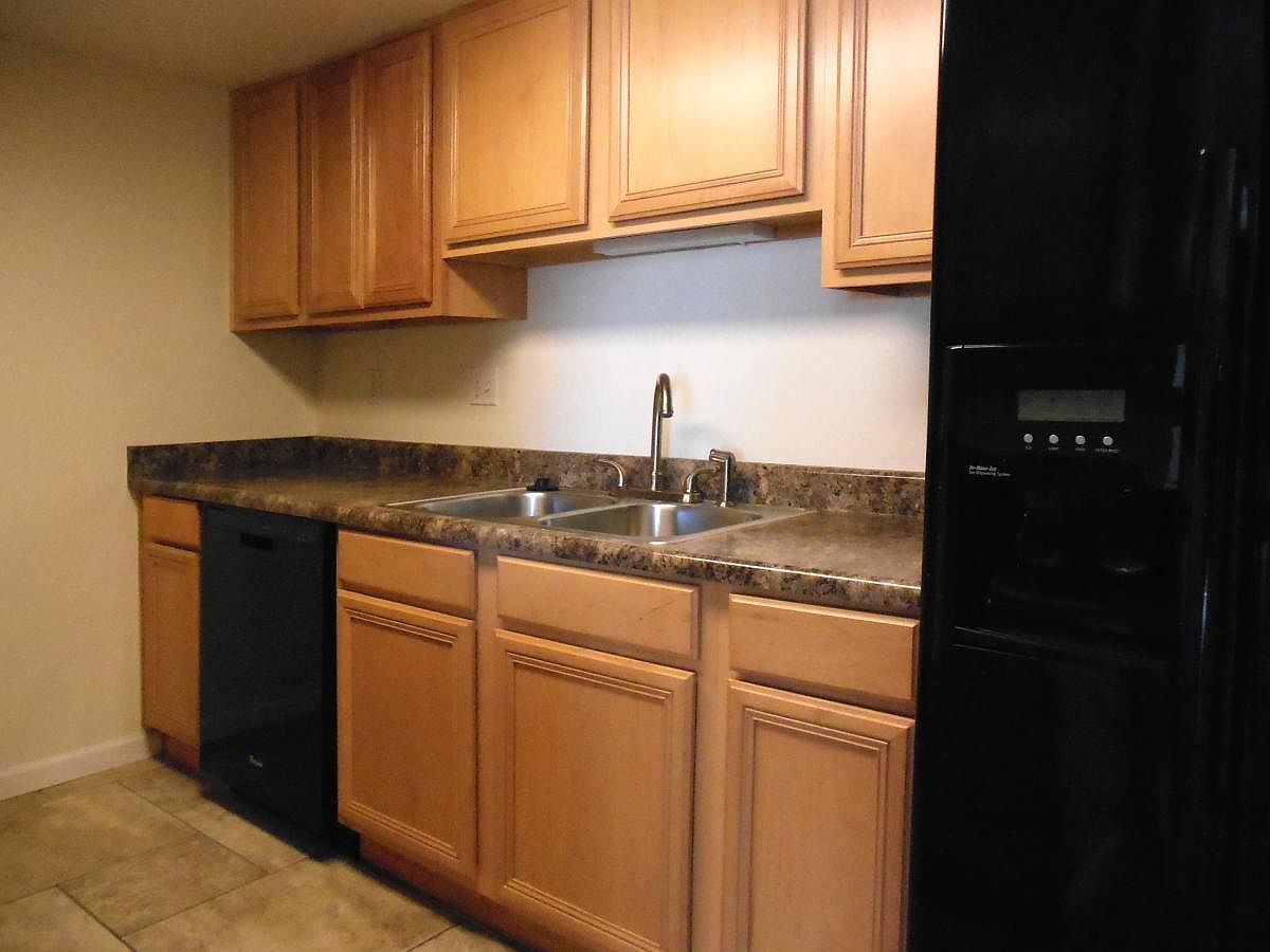308 S Westfall Ave photo 3