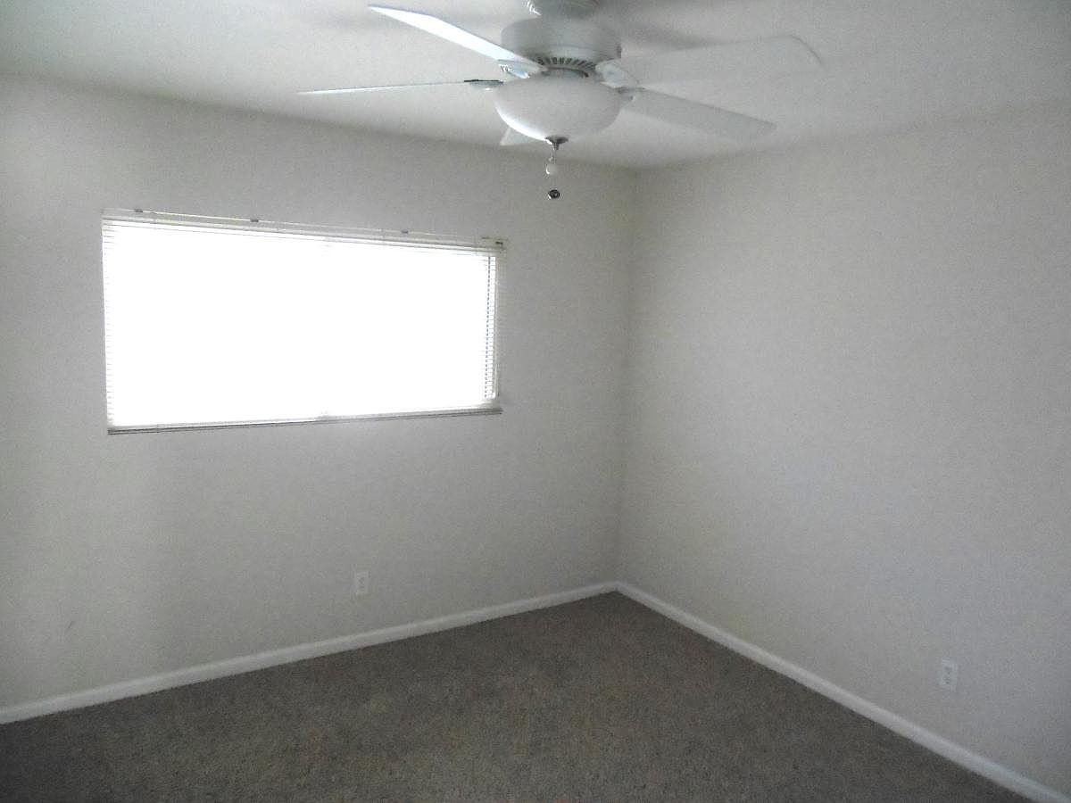 308 S Westfall Ave photo 4