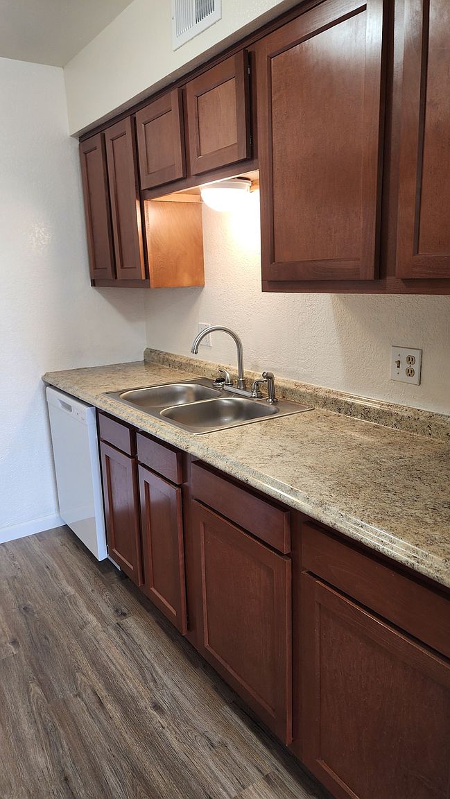 2752 N Salem APT 101 photo 4