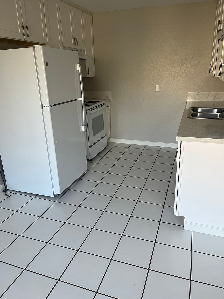 2934 F St photo 2