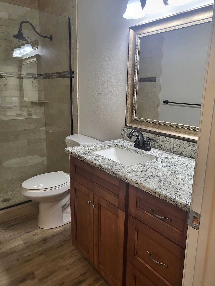 5525 E Thomas Rd photo 2