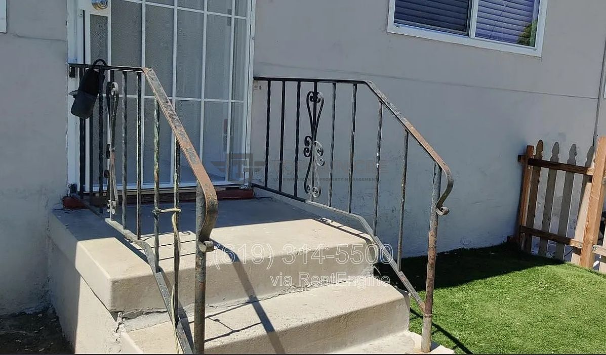 4223 Winona Ave photo 3