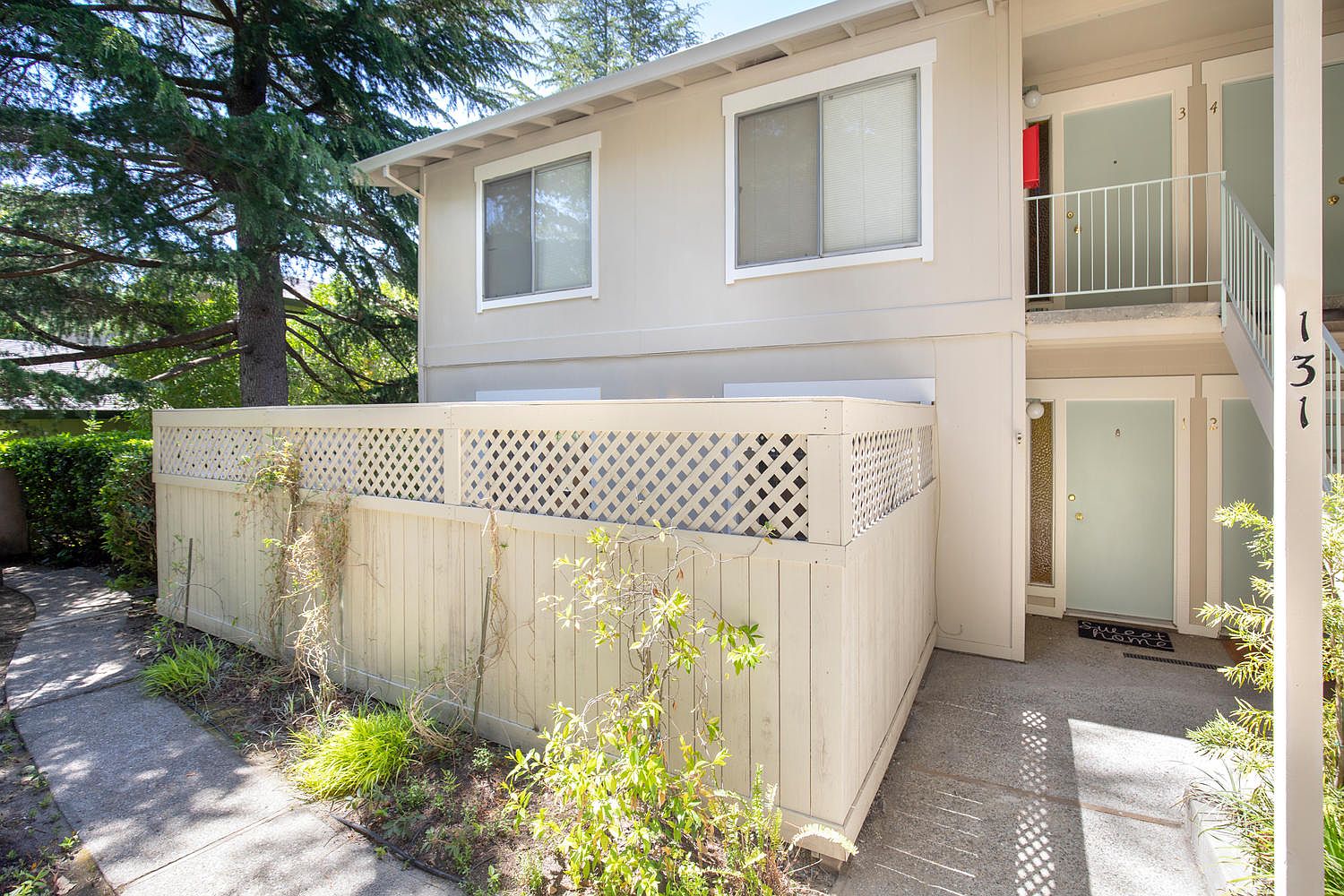 131 Ascot Ct photo 2