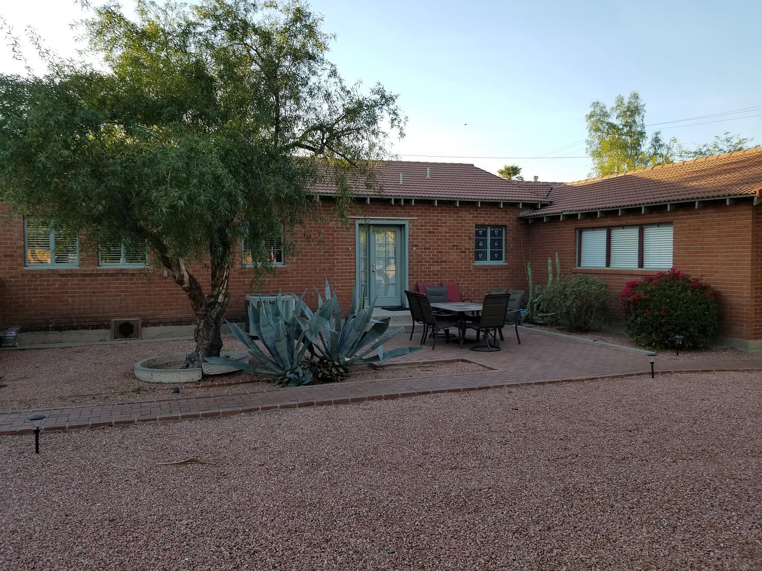922 E Coronado Rd photo 4