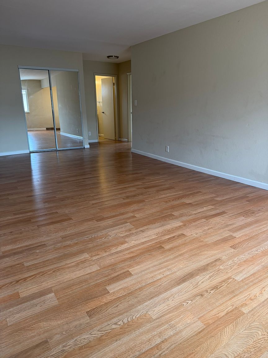 646 Arbutus Ave photo 3
