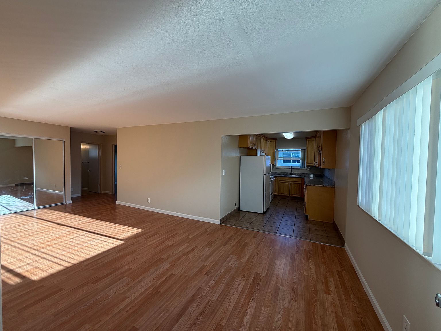 646 Arbutus Ave photo 2