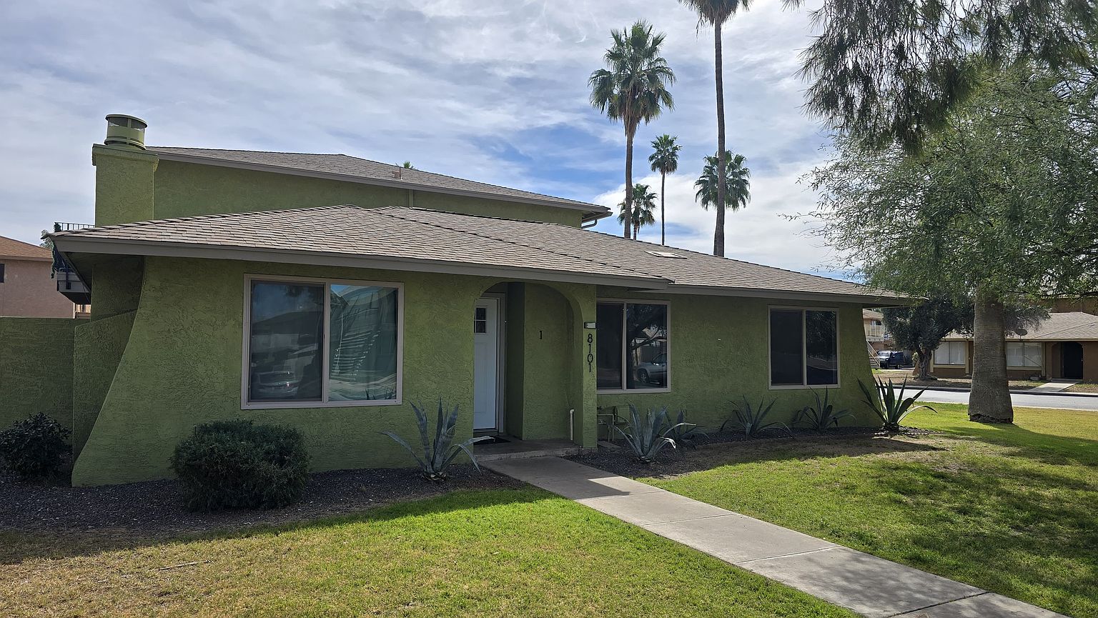 8101 N 33rd Dr Phoenix, AZ 85051 photo 2