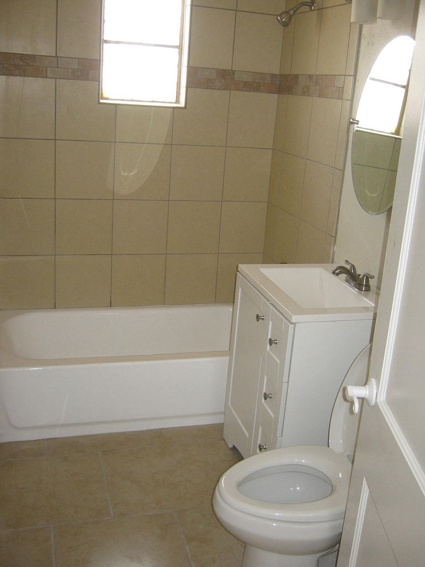 1632 E Oak St APT 3 photo 5