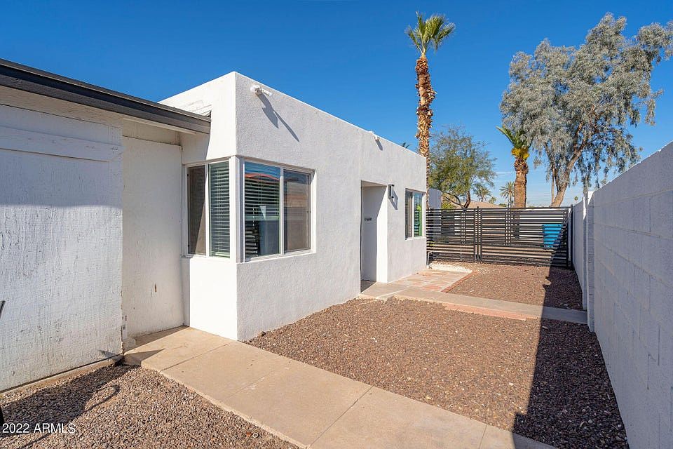 1301 W Weldon Ave photo 3