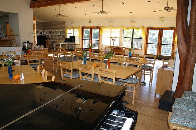 20600 Aldercroft Hts photo 5