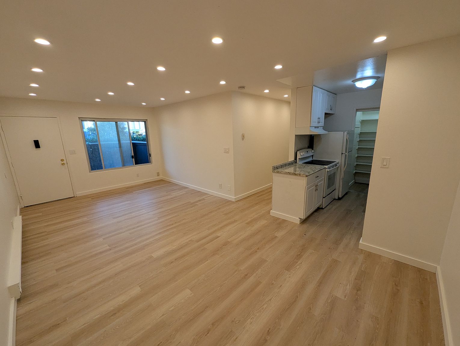 1126 Cherry Ave photo 5
