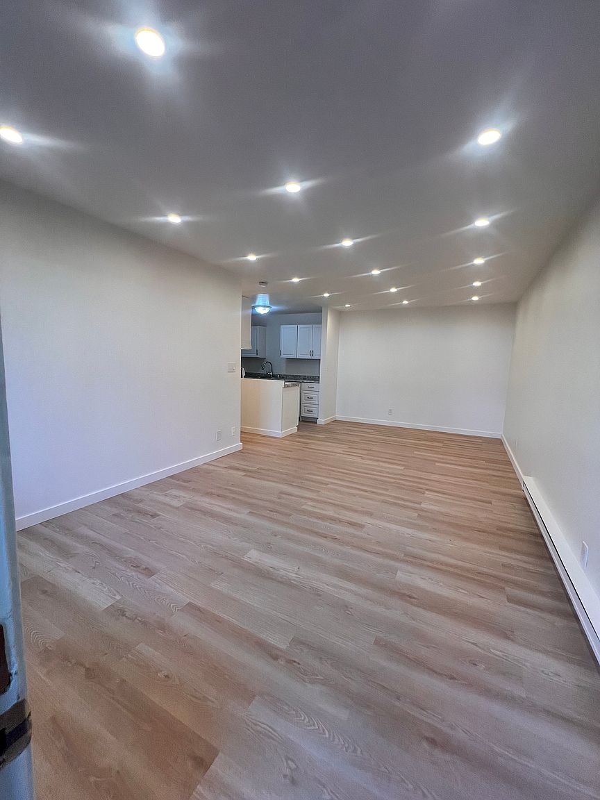 1126 Cherry Ave photo 3