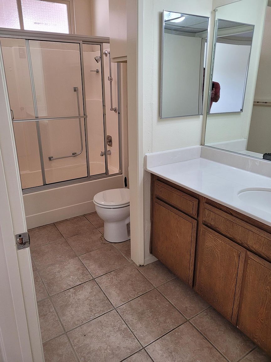 4077 Goldfinch St photo 4