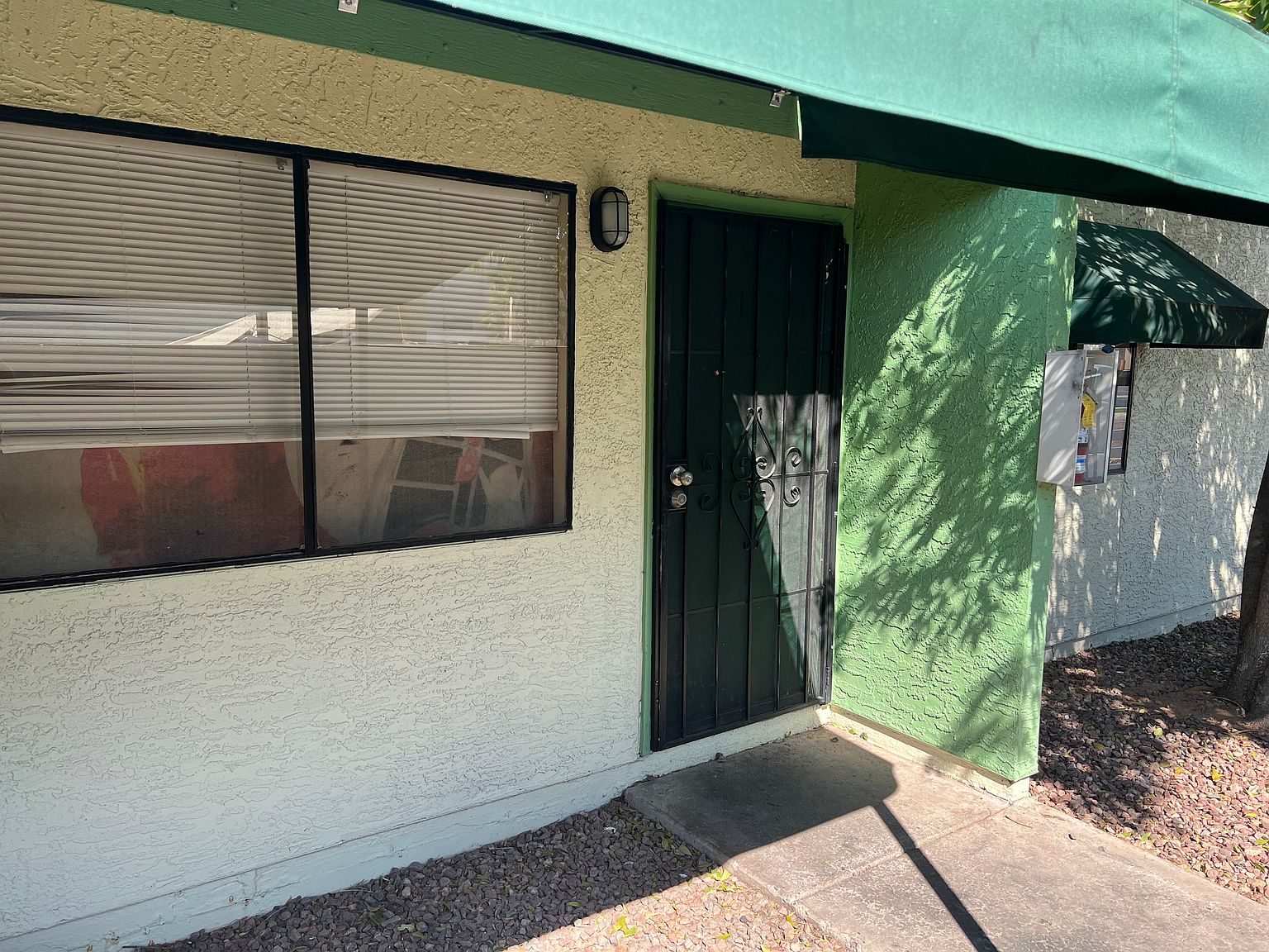 941 E Roma Ave photo 2