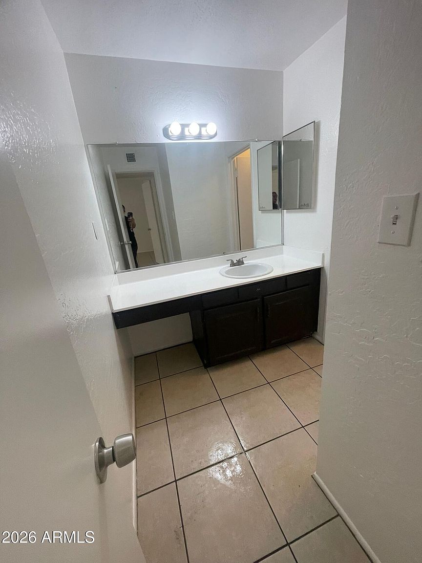 2666 N 43rd Ave #D photo 5