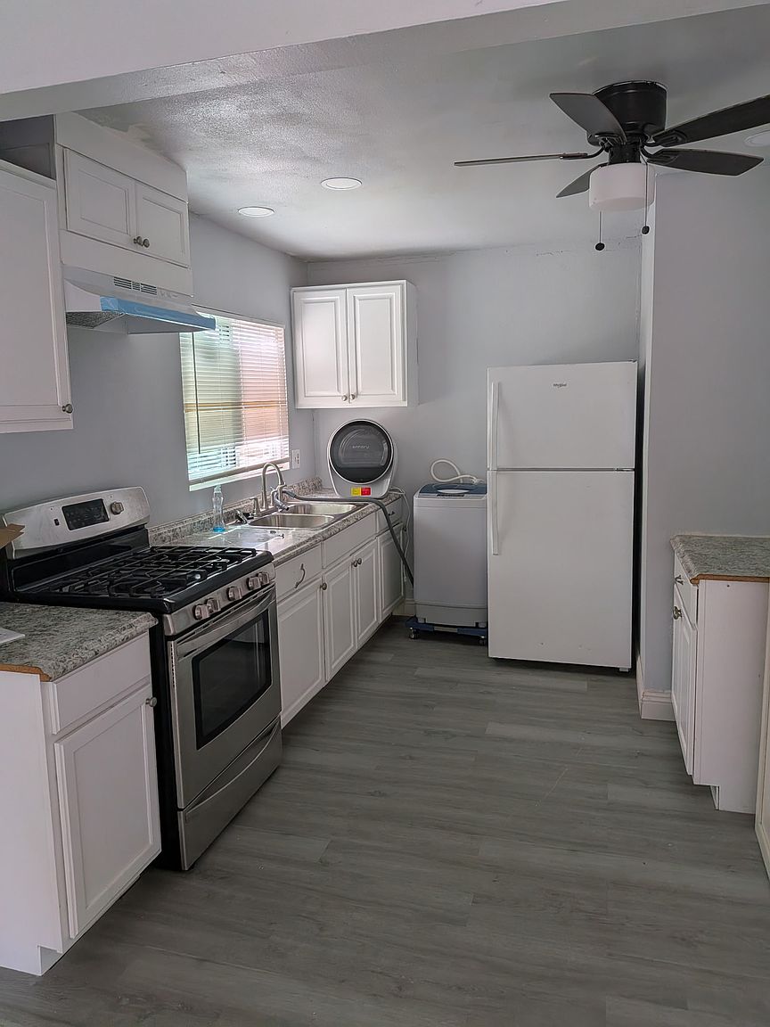 5982 Streamview Dr photo 4