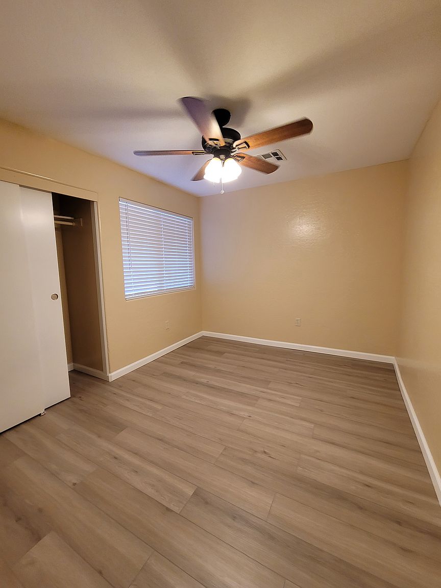 532 W 9th St APT 101 photo 3