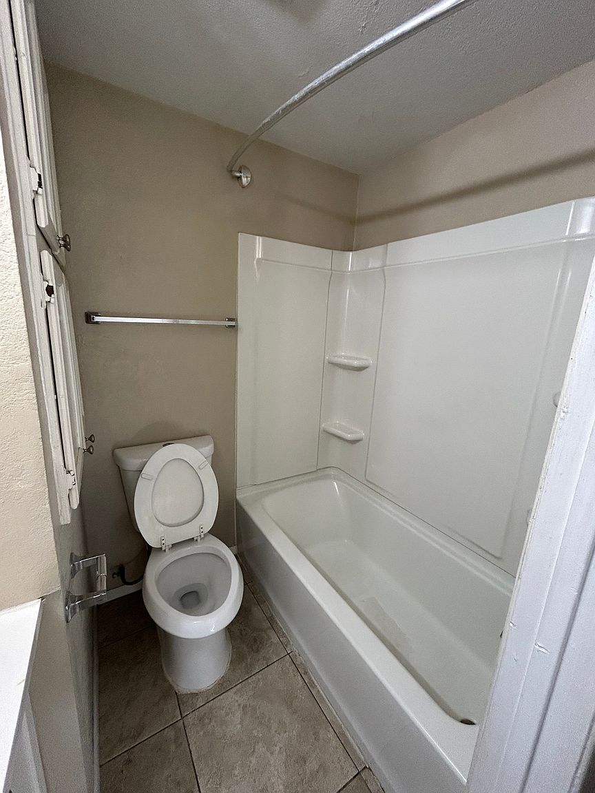 4002 W Tonto St photo 2