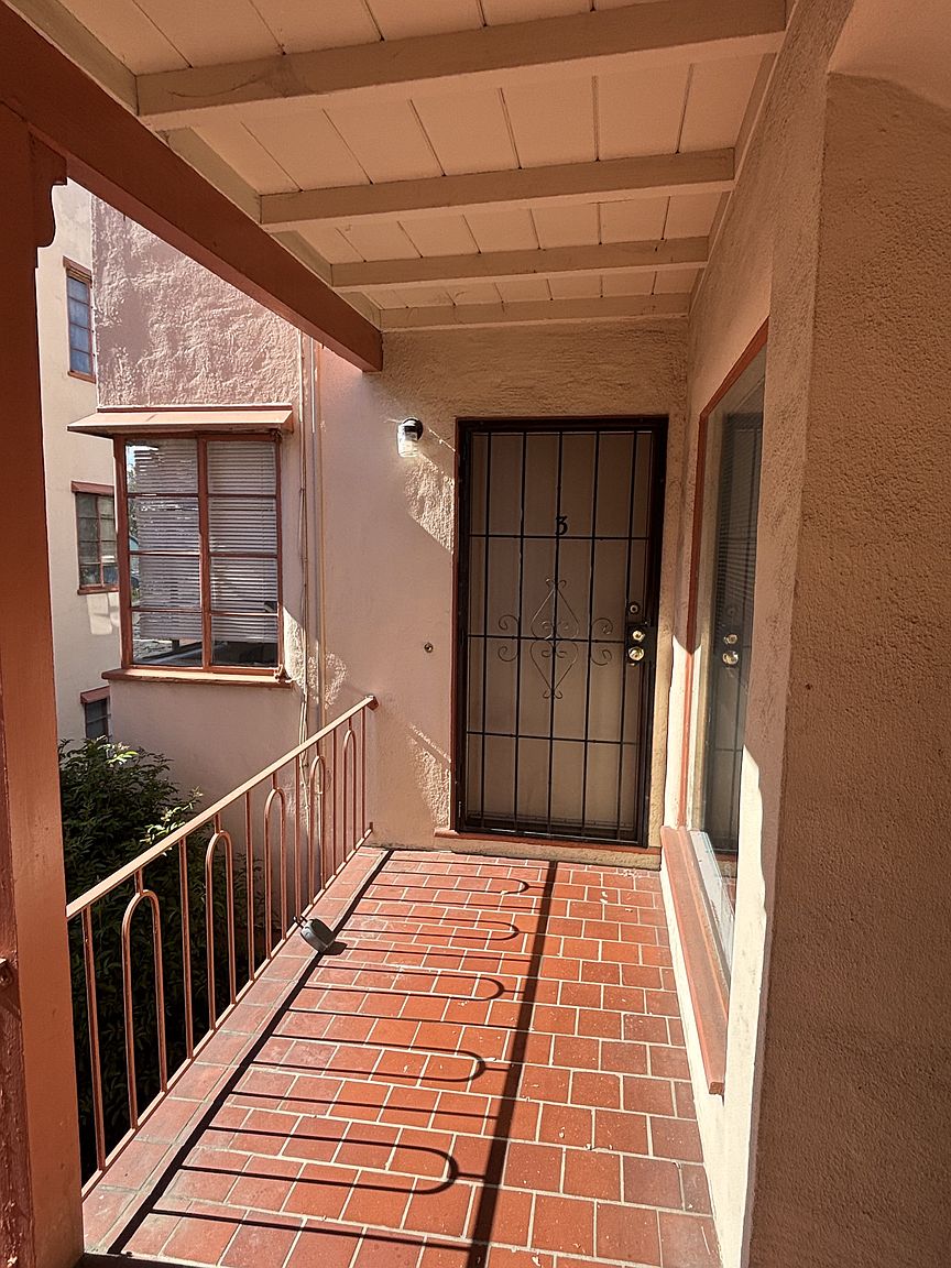 158 W Broadmoor Blvd photo 3