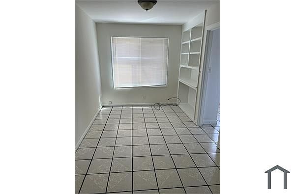 9604 B St photo 3