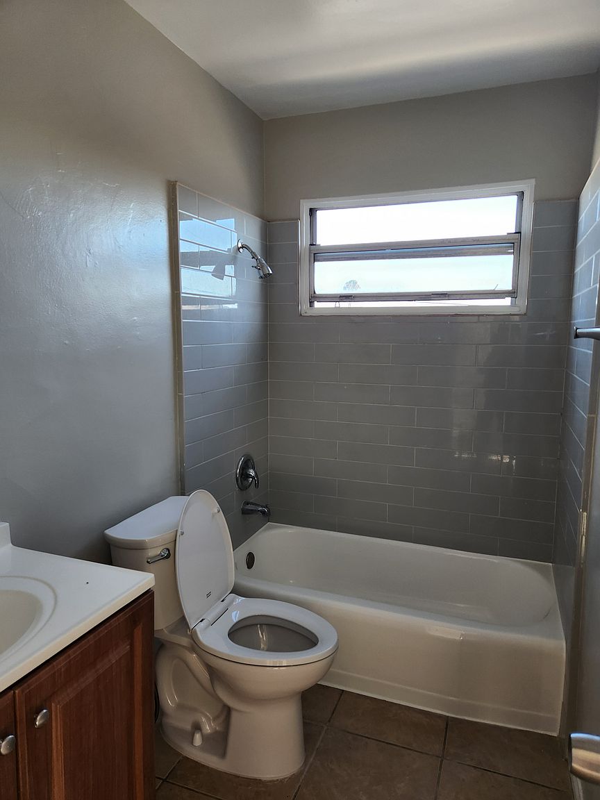 4138 37th St photo 5