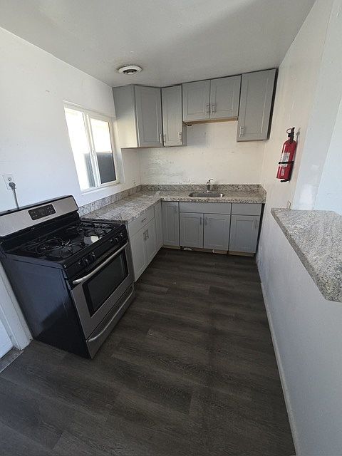 25 N Brooks photo 2
