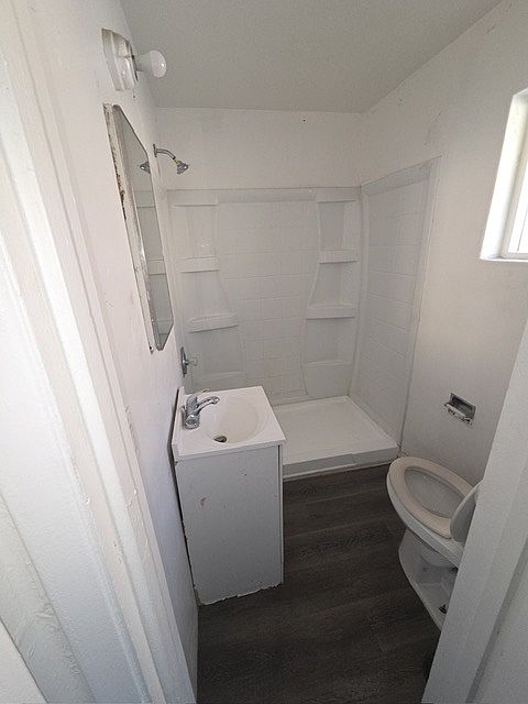 25 N Brooks photo 4