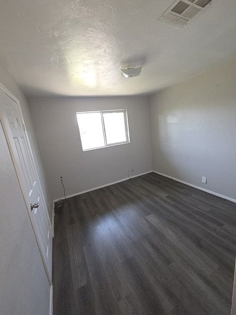 25 N Brooks photo 3