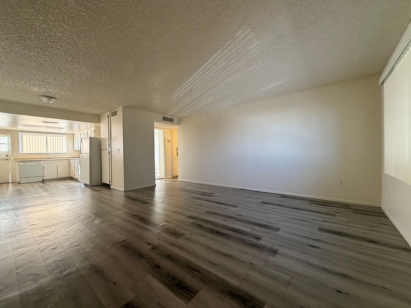 3351 W Harmont Dr unit 3351-03 photo 2