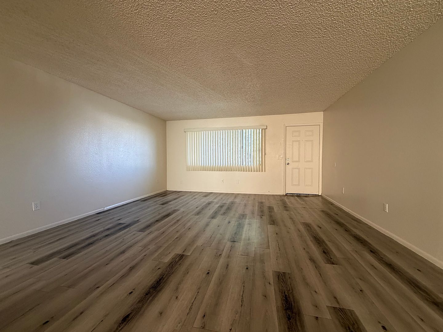3351 W Harmont Dr unit 3351-03 photo 5