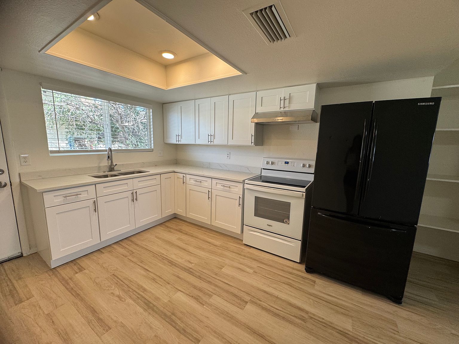 8108 N 33rd Dr photo 2