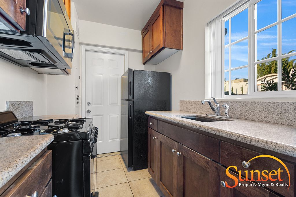 3904 Hamilton St photo 3