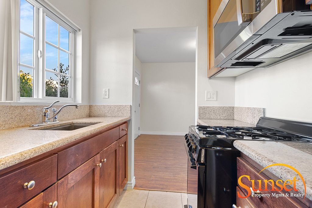 3904 Hamilton St photo 4