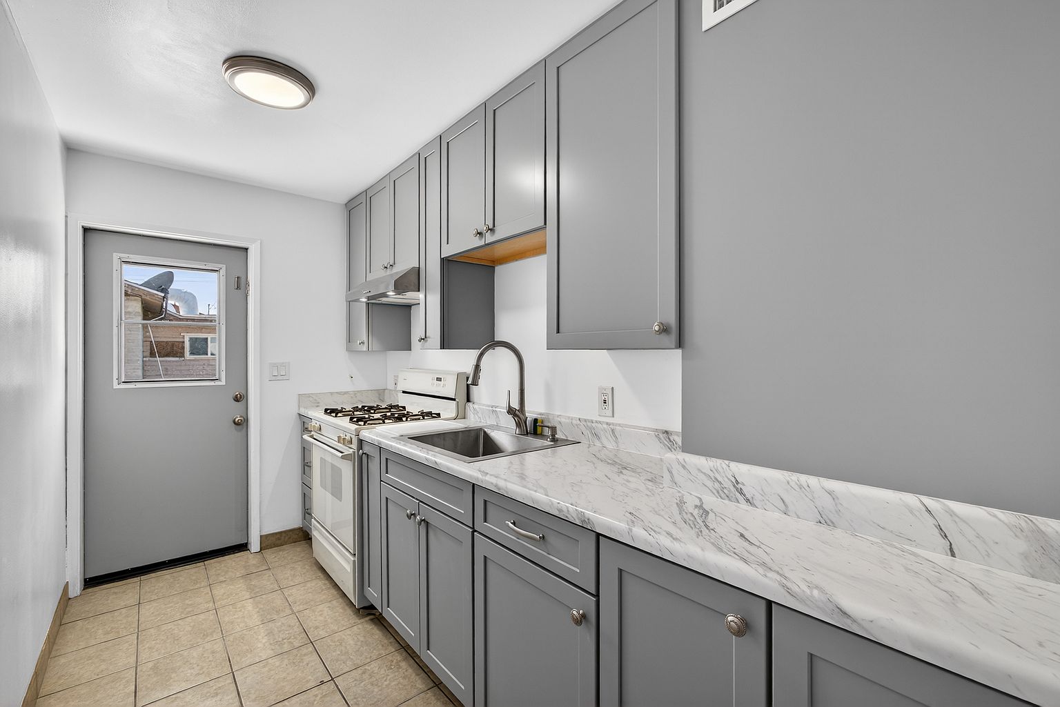 446 S Bellview photo 4
