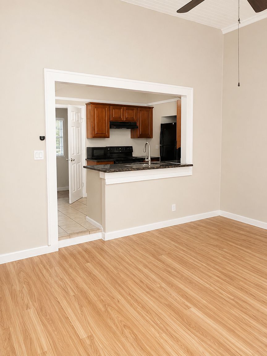 1301 S B St photo 3