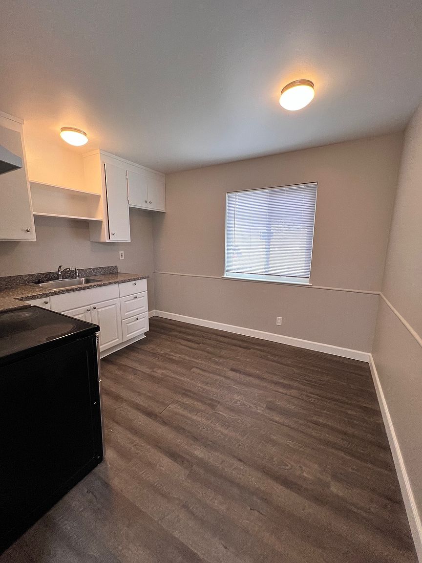 2BR/1BA Single Family House on Farm Dr · San Jose photo 2