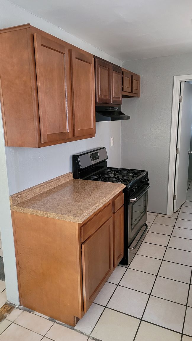 4332 N Longview Ave APT 3 photo 3