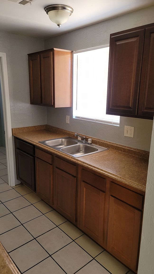 4332 N Longview Ave APT 3 photo 4