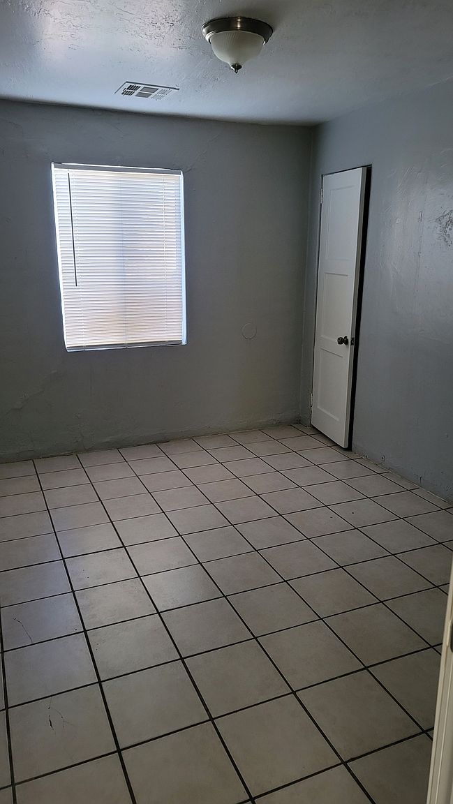 4332 N Longview Ave APT 3 photo 5