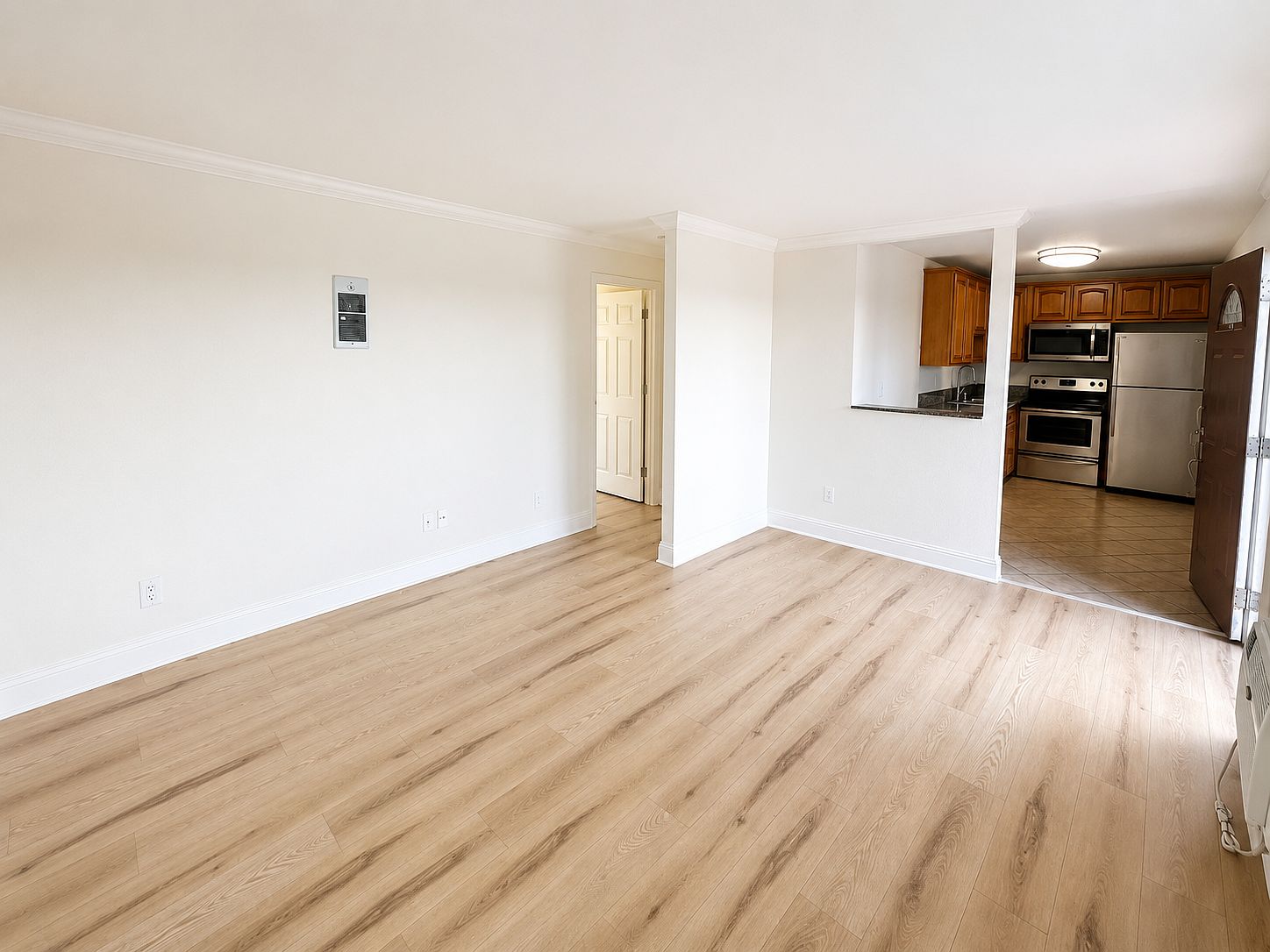 1371 E Washington Ave photo 3