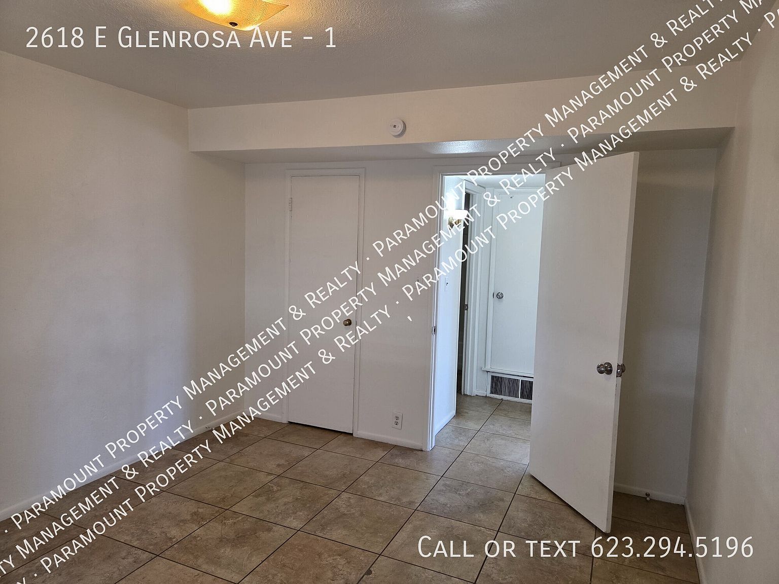 2618 E Glenrosa Ave photo 3