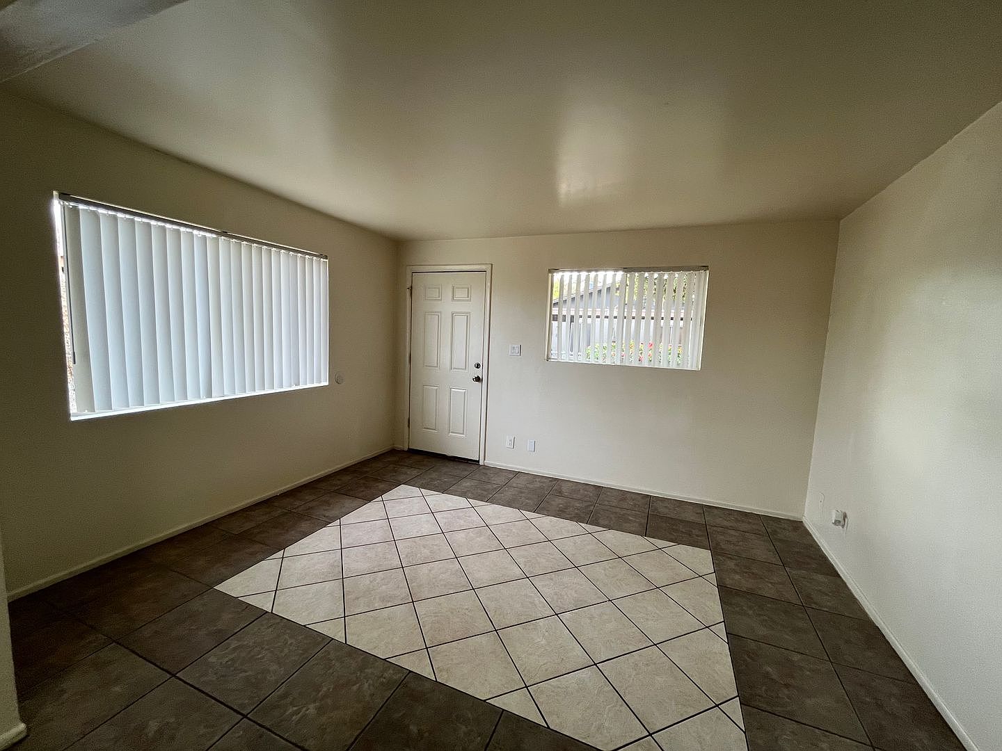 127 S Carney Ave photo 4
