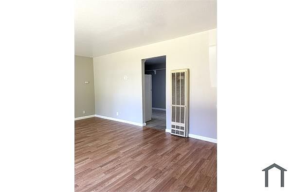 3273 Lynde St photo 4