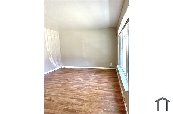 3273 Lynde St photo 3