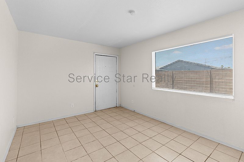 2510 E Pueblo Ave Phoenix, AZ 85040 photo 4
