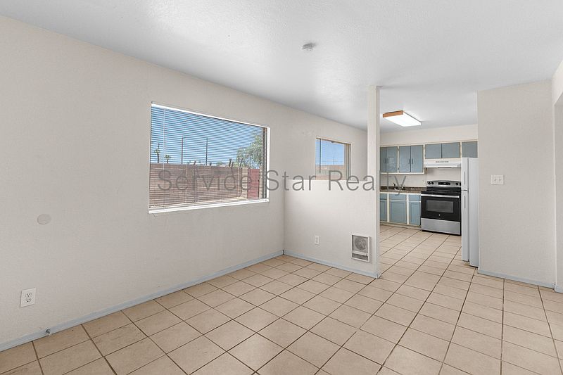 2510 E Pueblo Ave Phoenix, AZ 85040 photo 5