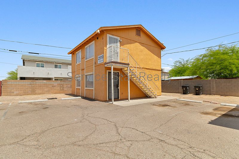 2510 E Pueblo Ave Phoenix, AZ 85040 photo 2