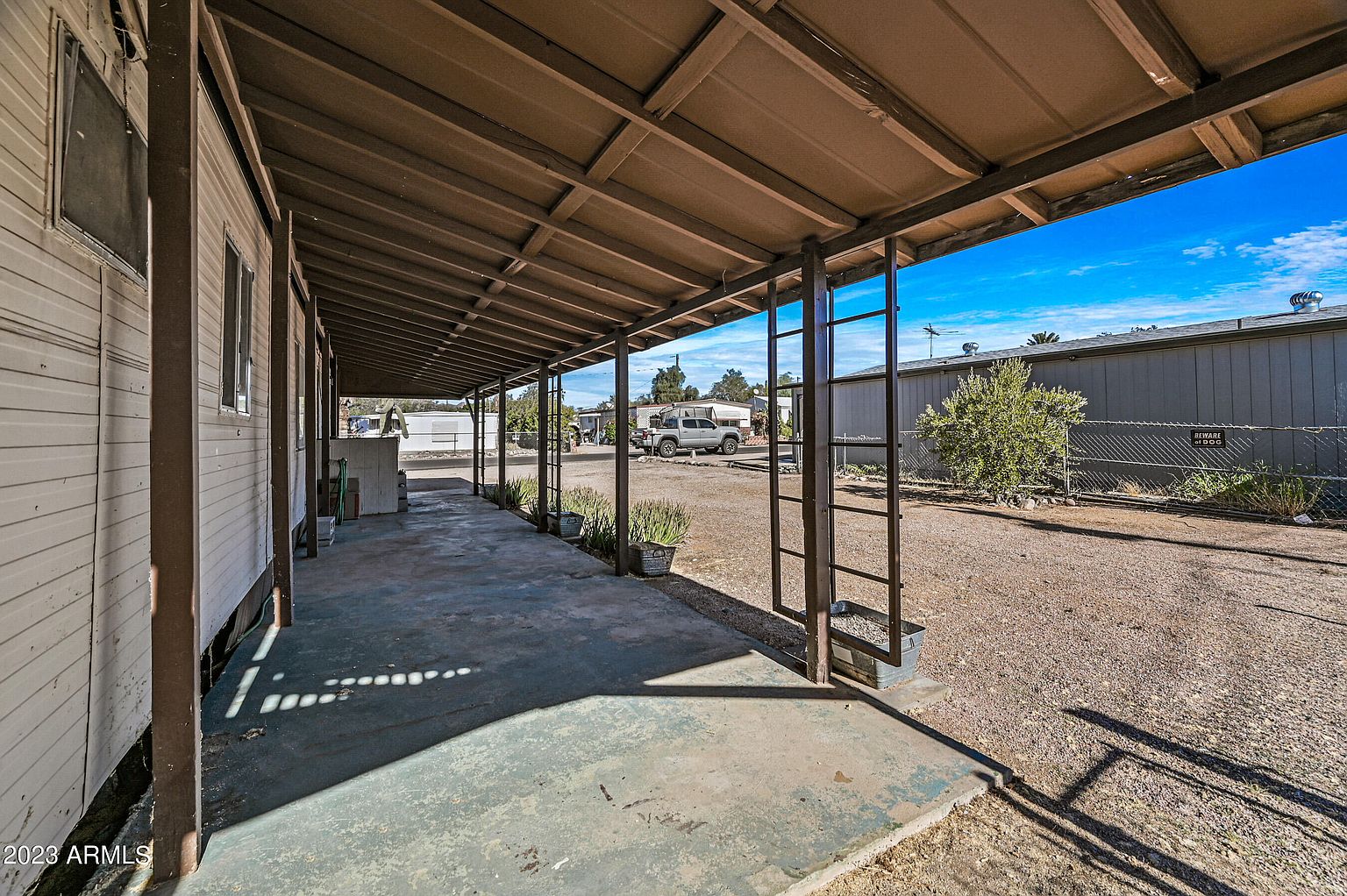 2055 W Gregory St photo 3