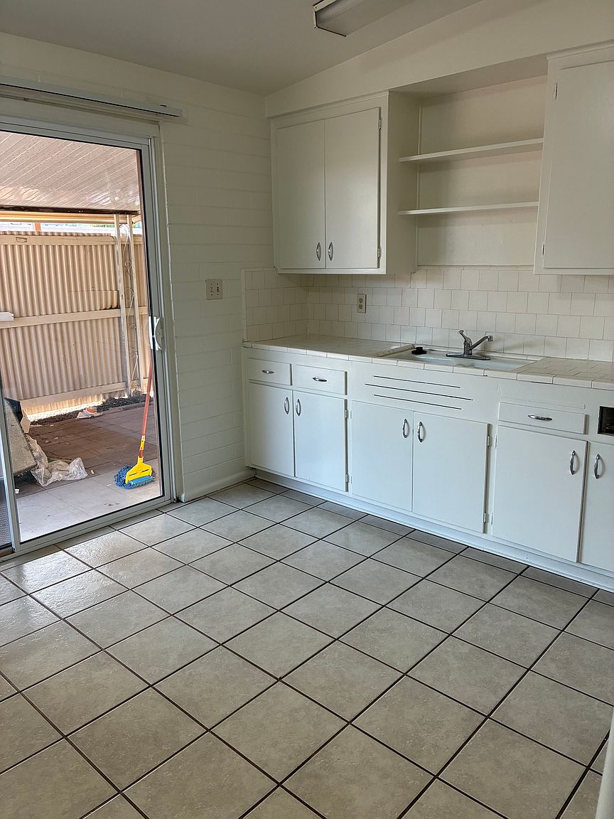 12232 N 112th Ln photo 5