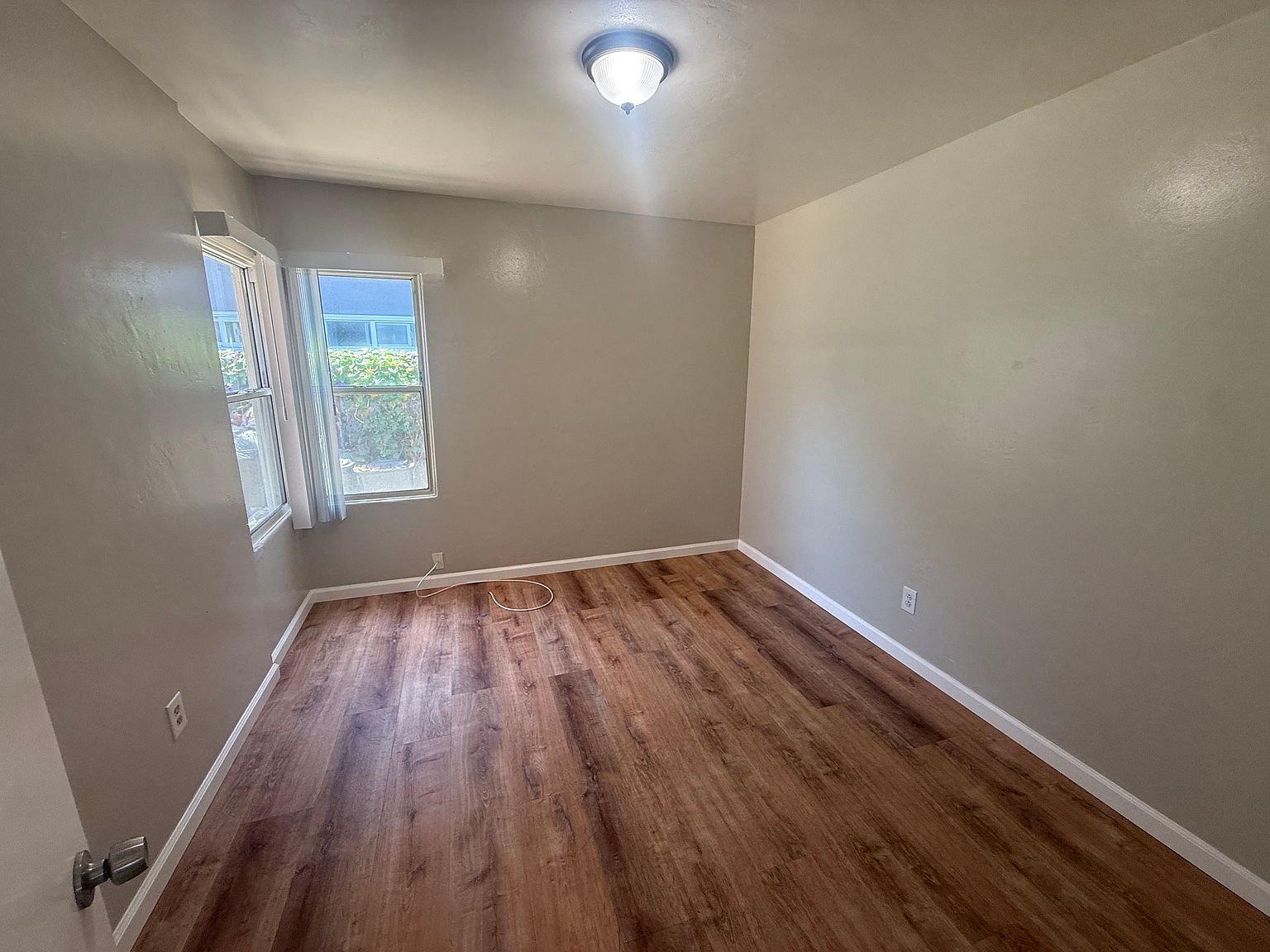 4265 Euclid Ave photo 4
